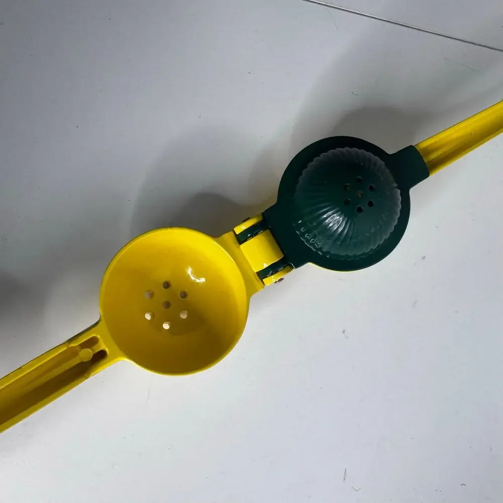 Lemon Lime Dual Squeezer  Hand Juicer Easy Use Yellow/Green